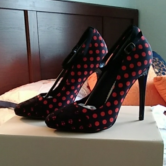 Heels - Picture 1 of 3